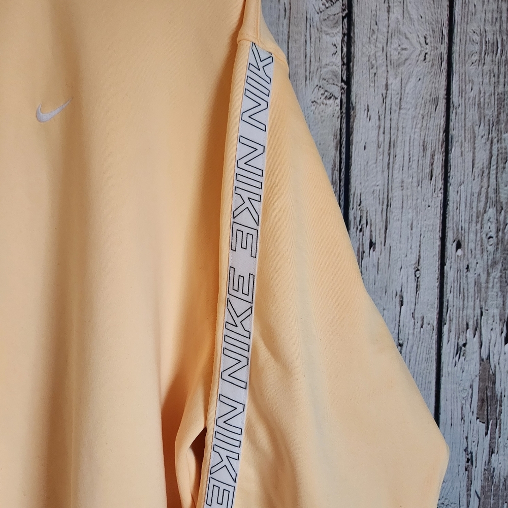 Nike Dri-FIT Peach Oversized Crewneck Sweatshirt Logo Taping Medium RETRO SPORTY - Picture 3 of 9